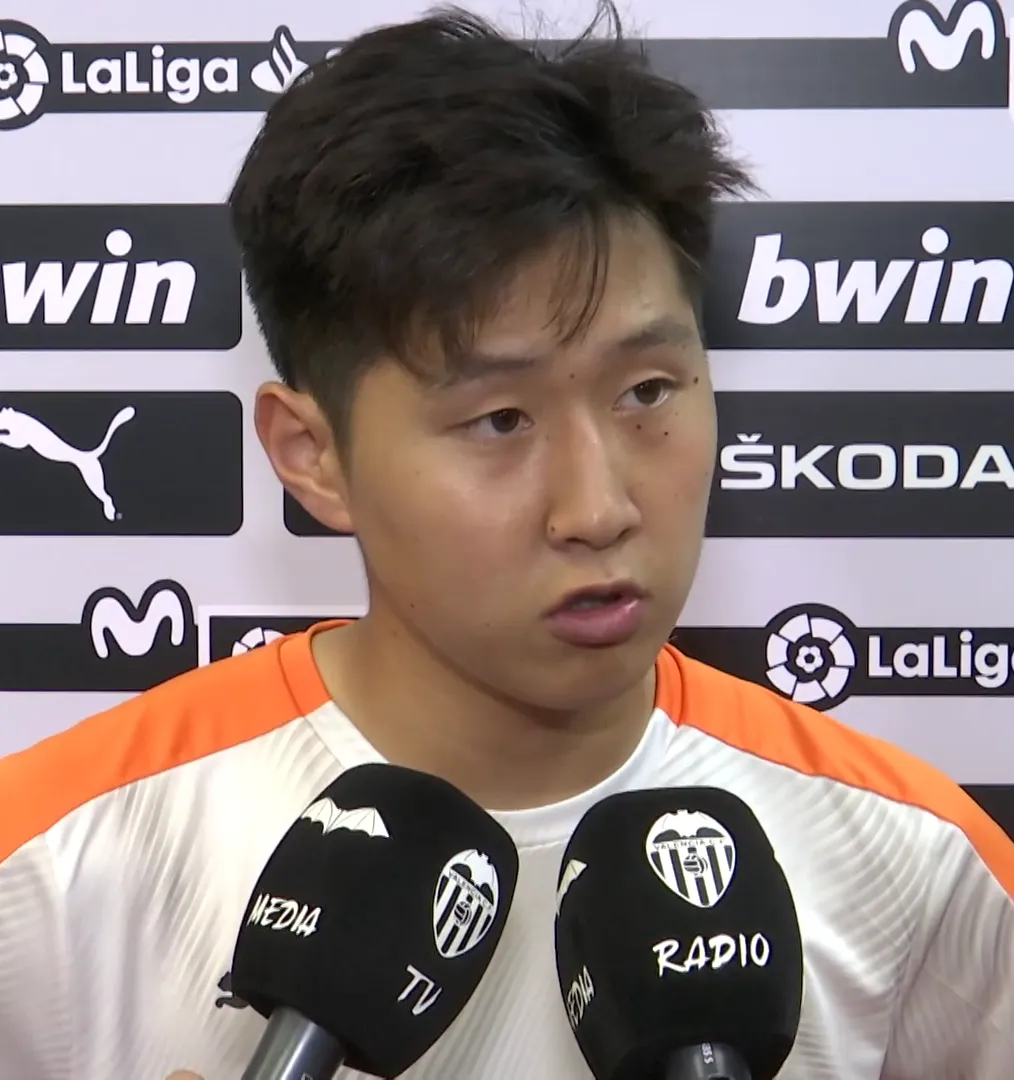 Lee Kang-in's ankle substitution after first half in 2-0 victory... 'national team atmosphere' remarks came after the match