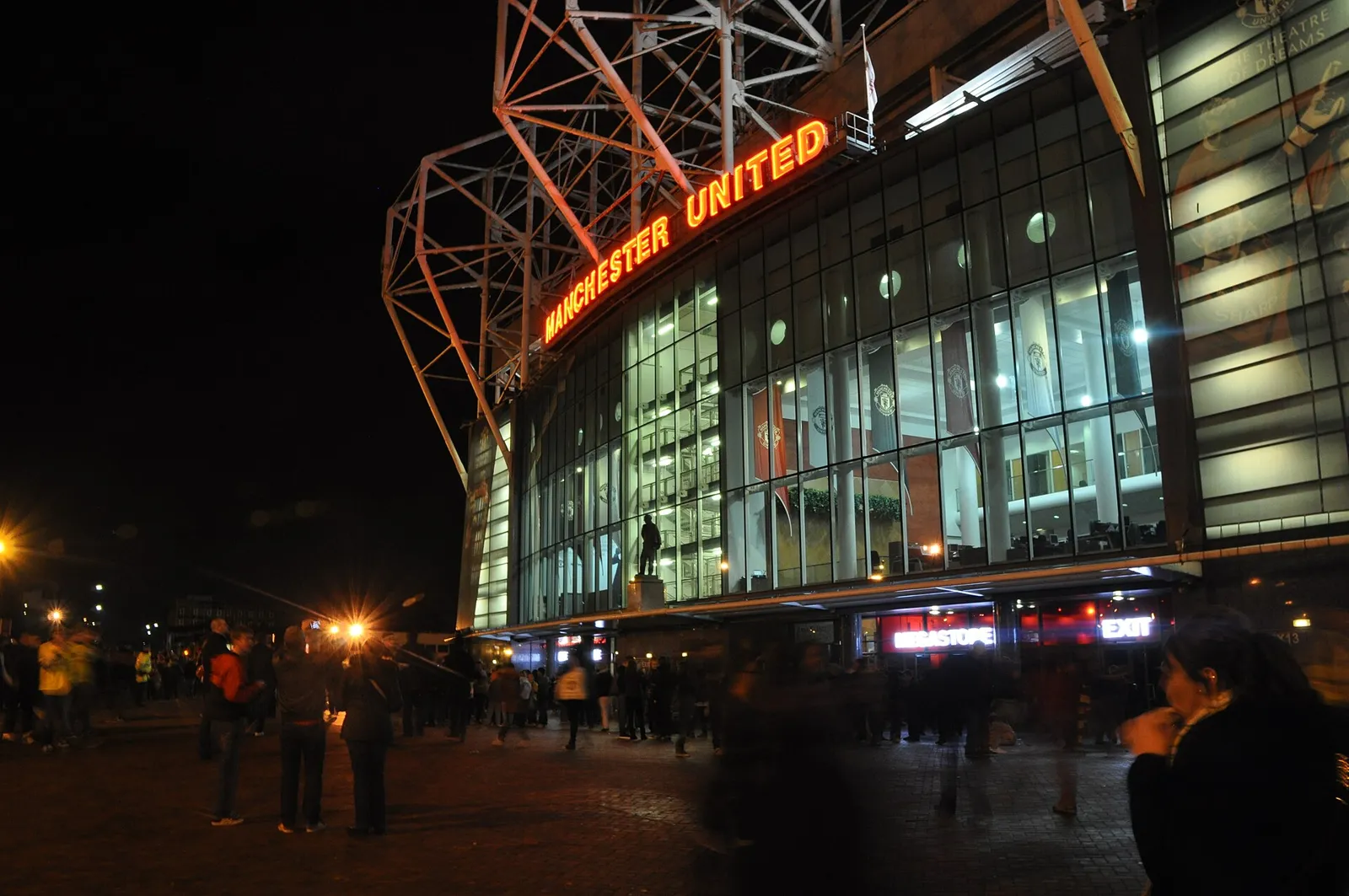 Man Utd Tilemans, substituted at 59 minutes in Tottenham match then benching debate... £35 million newcomer